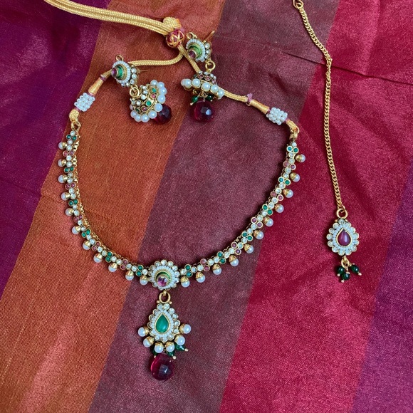 Salwar Kameez Jewelry - Indian necklace set with maangtikka